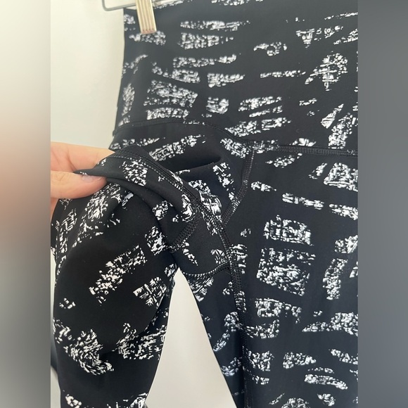 Lululemon Wunder Under High Rise Tight Leggings - Graf Black White - US 4 - Picture 5 of 6
